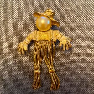 Vintage Emmons Halloween Scarecrow Brooch with chains for legs. Gold/Faux Pearl